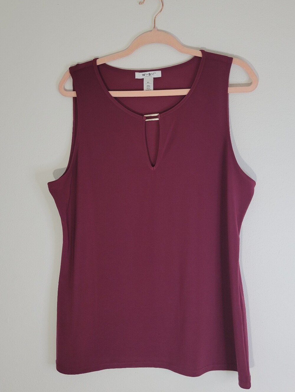 W by Worth Sleeveless Keyhole Shell Top in Wine